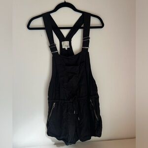 Aritzia Wilfred Free Beatriz overalls short black